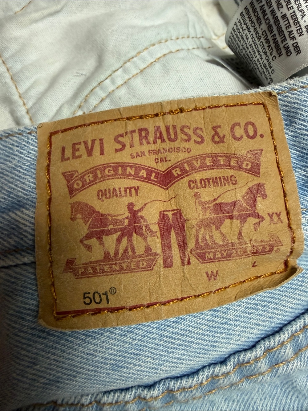 Distressed Levi women shorts size 33